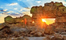 fenetre d'isalo madagascar biratravel
